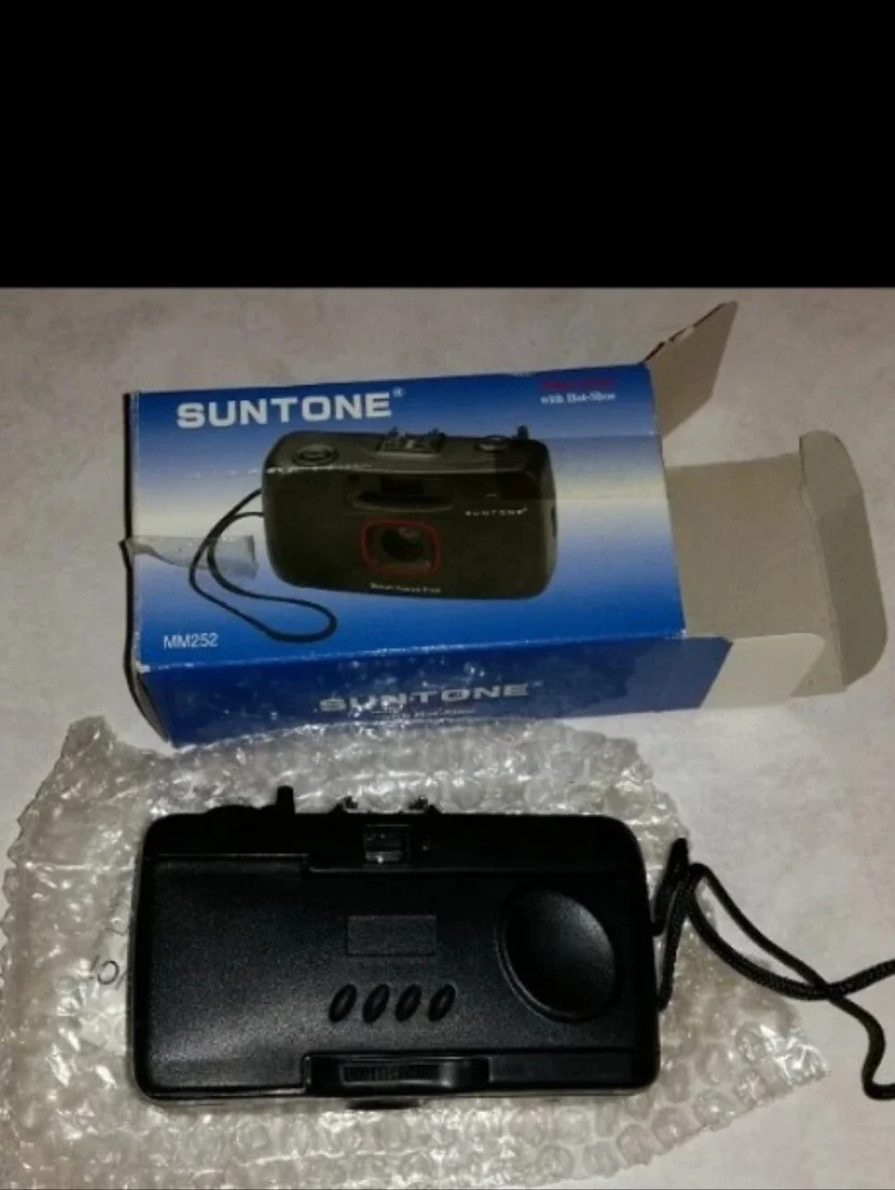 Suntone MM252 Focus Free 35mm Film Camera Black Point Shoot w/ Original Box Hot
